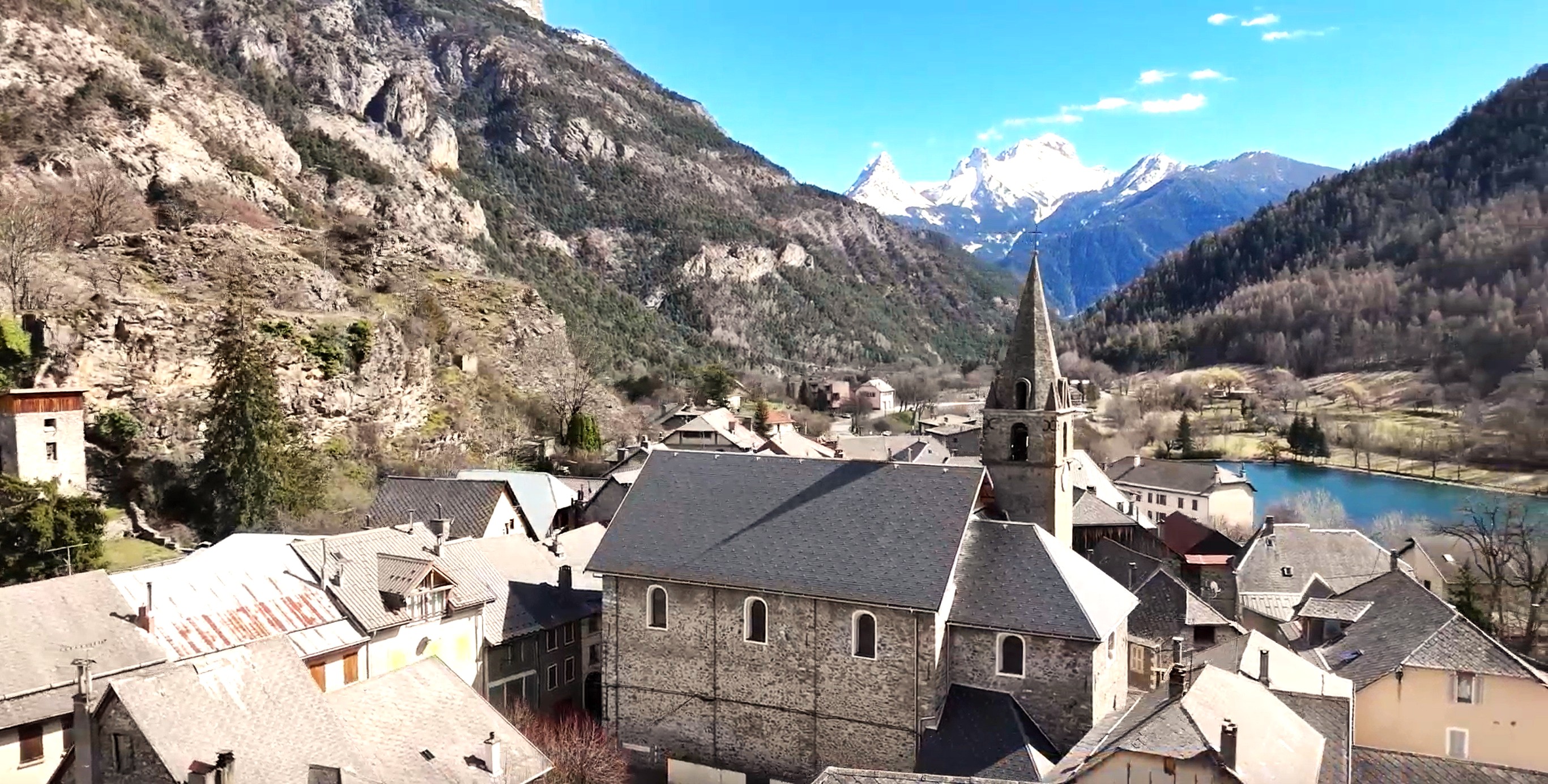 VILLAGE ET EGLISE ST LAURENT