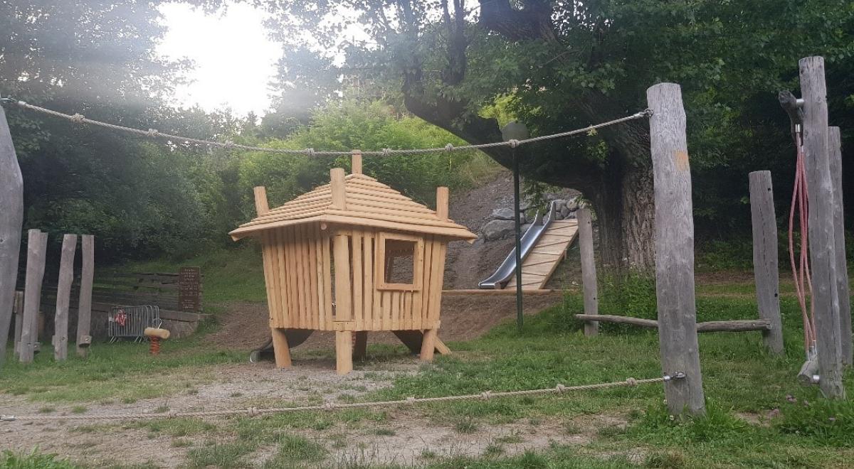 AIRE DE JEUX DU LAC CABANE