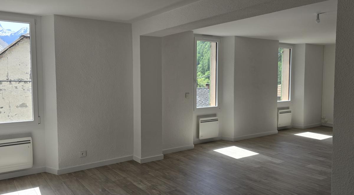 COMMUNE DU LAUZET-UBAYE APPARTEMENT TRAVERSE DE LA FORGE