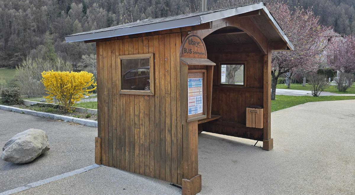 ARRET DE BUS 1 2025 02