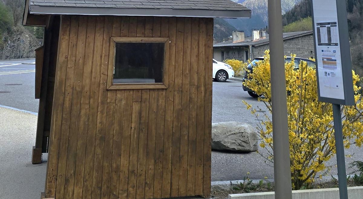 ARRET DE BUS 3 2025 02