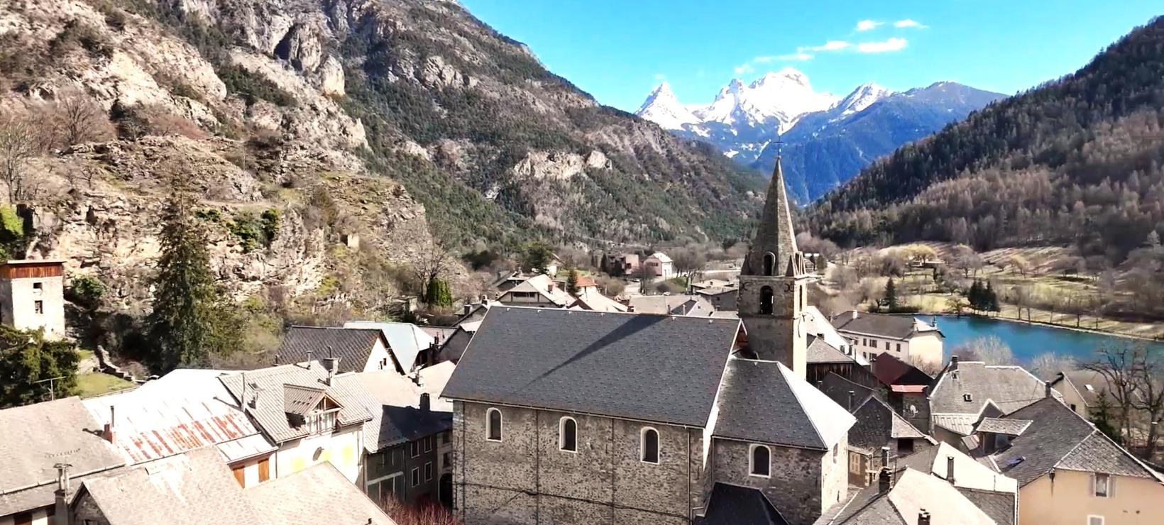 VILLAGE ET EGLISE ST LAURENT