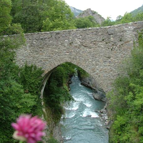 le lauzet ubaye le pont romain